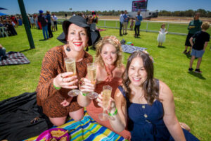 PHOTOS: Mildura races on Melbourne Cup day