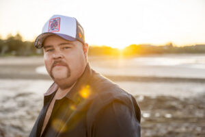 Country singer ready for a yarn