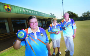 Family bowls into town