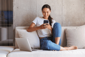 10 Numbers You Should Have In Your Phone When Moving To A New City