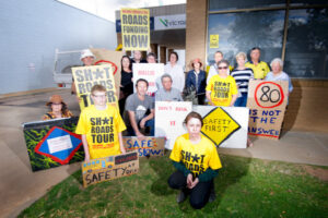 Protesters slam inaction on Robinvale to Sea Lake road