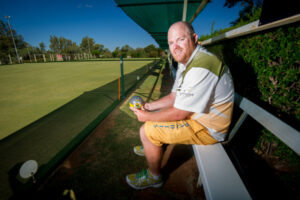 Scott defends bowls crown