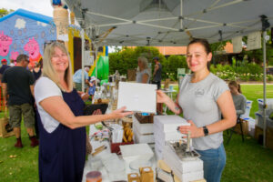 Red Cliffs market back up and running